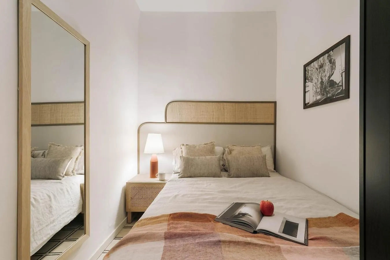 Veduto - 2 Bedrooms In Eixample Esquerra Barcelona España